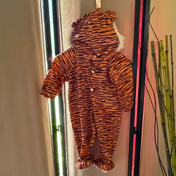 ⬇️ $15.00 or two 4 $20.00⬇️ 🎃 Cute Tiger Halloween Costume. Toddler Size. Comfy. - Picture 3 of 4